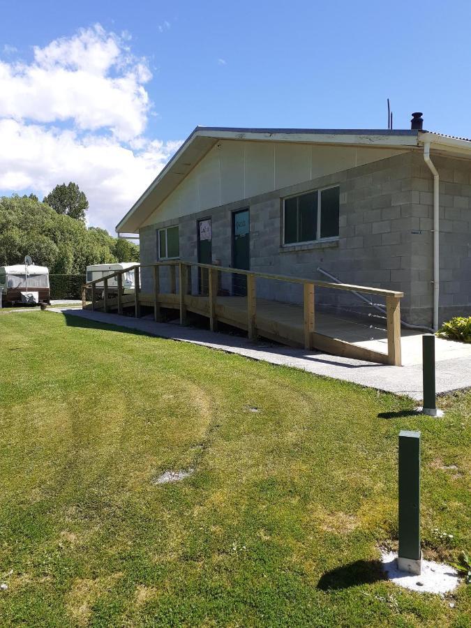 Millers Flat Holiday Park Hotel Exterior photo